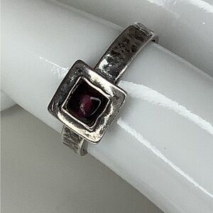 SILPADA ISRAEL, RETIRED STERLING SILVER 925. Hammered GARNET RING Size 7.75 💍